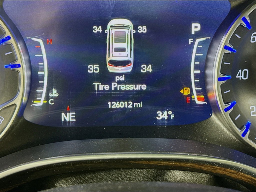 Used 2022 Chrysler Pacifica Limited w/ Uconnect Theater Family Group image 13