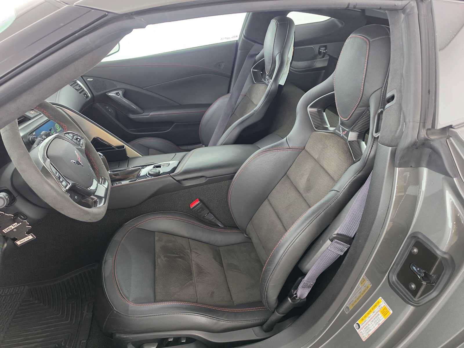 Used 2016 Chevrolet Corvette Stingray Coupe w/ 3LT Preferred Equipment Group RWD image 18