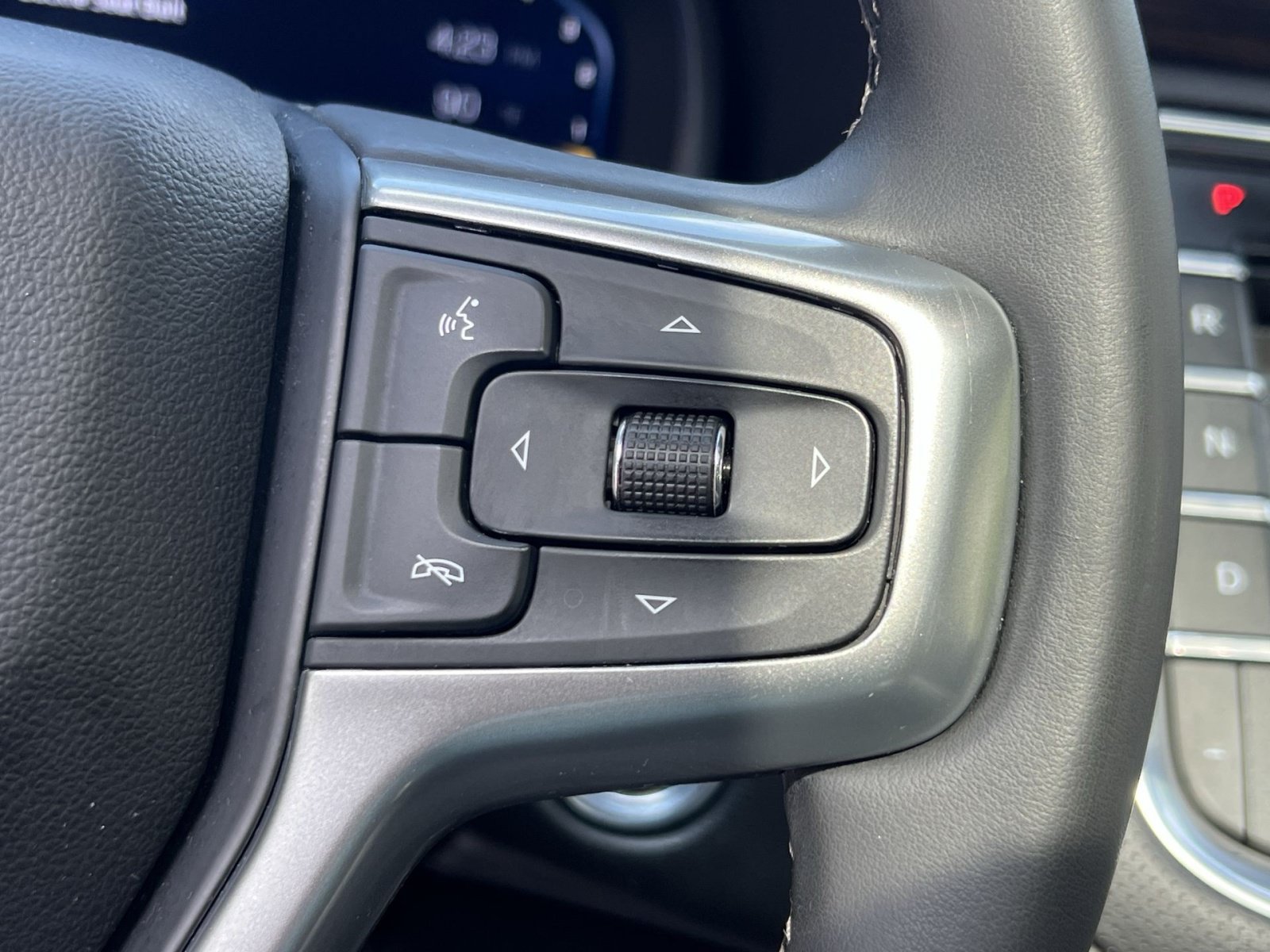 Used 2023 Chevrolet Tahoe Premier AWD/4WD image 38