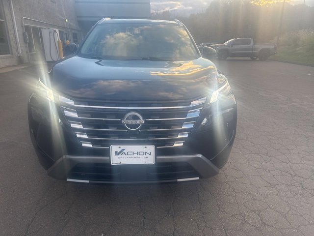Used 2024 Nissan Rogue SL image 2