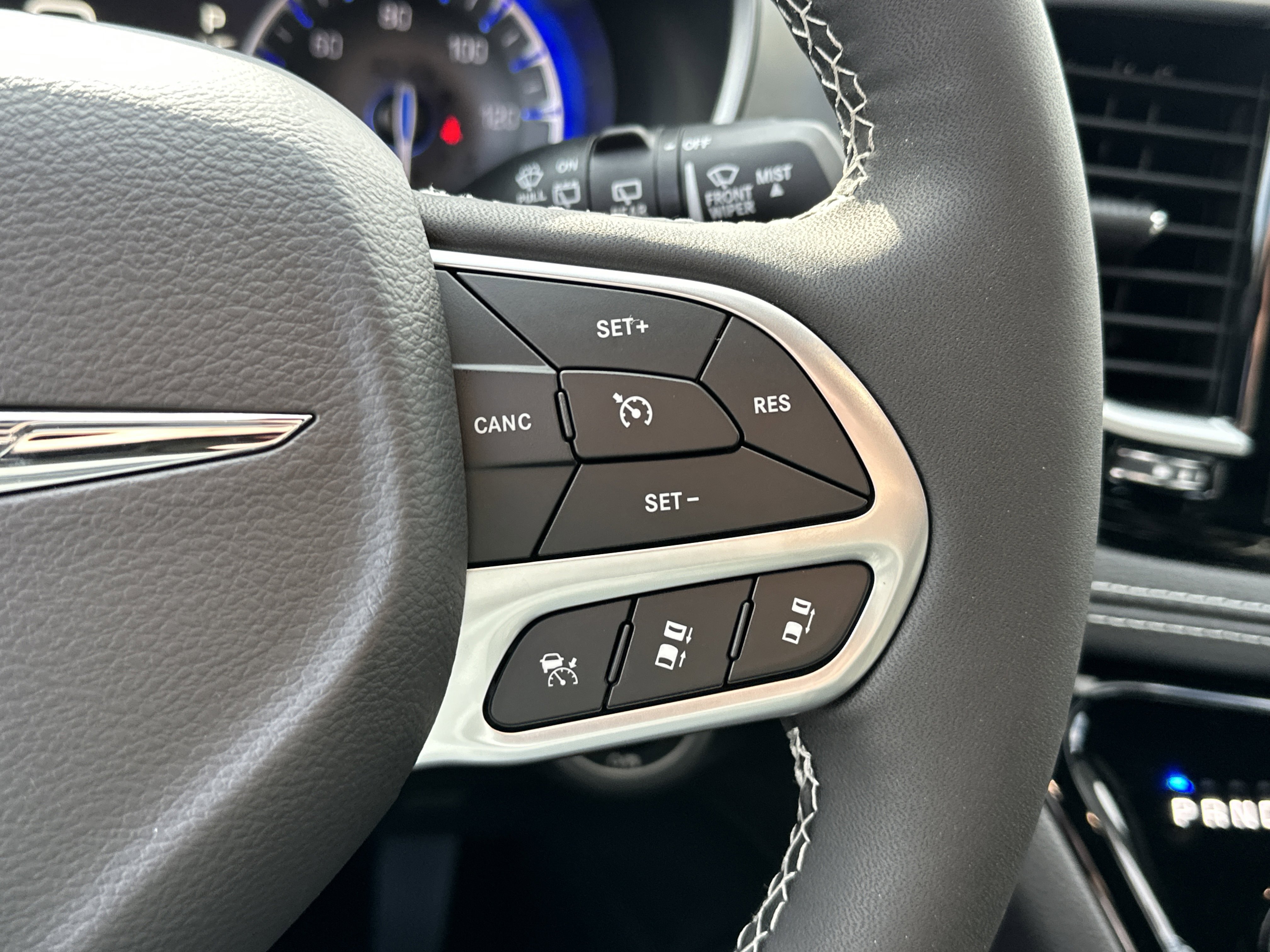 New 2026 Chrysler Pacifica Limited w/ Uconnect Theater Family Group image 7