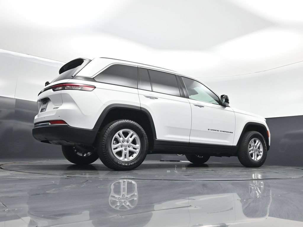 Used 2025 Jeep Grand Cherokee Laredo w/ Luxury Tech Group I AWD/4WD image 45