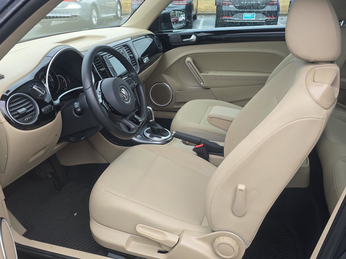 Used 2019 Volkswagen Beetle 2.0T SE image 16