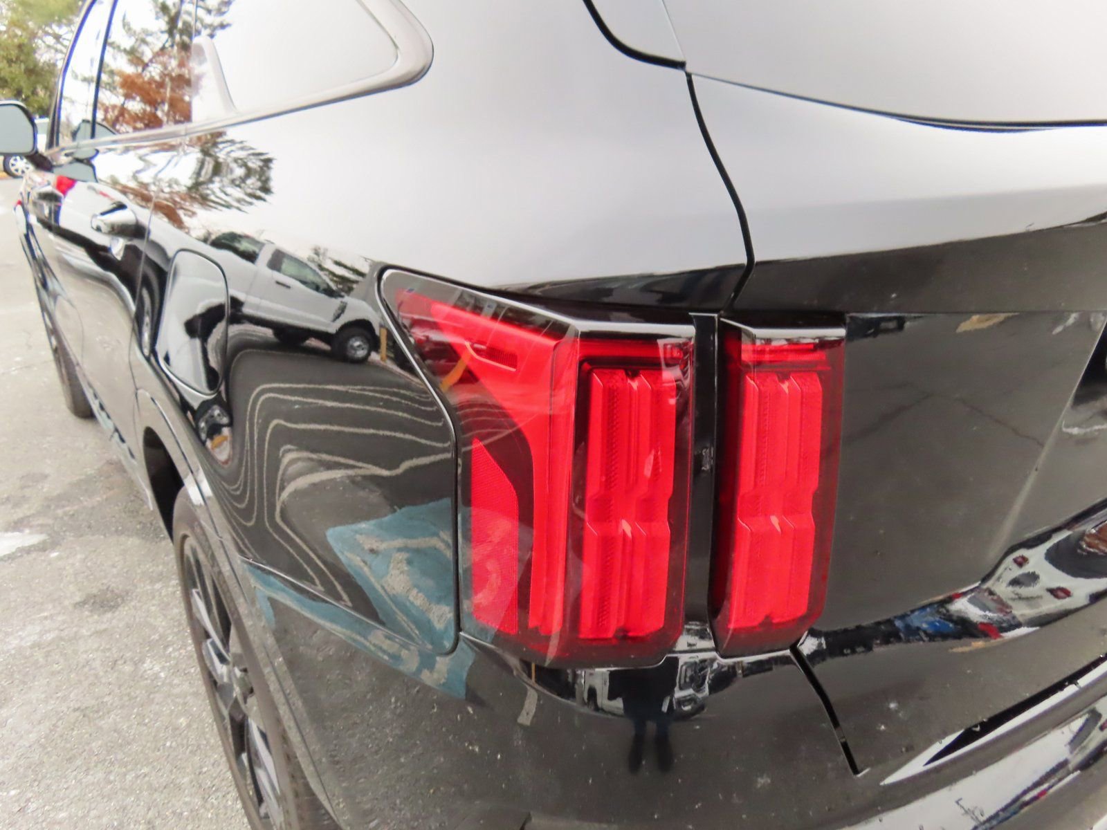 Used 2023 Kia Sorento SX image 9