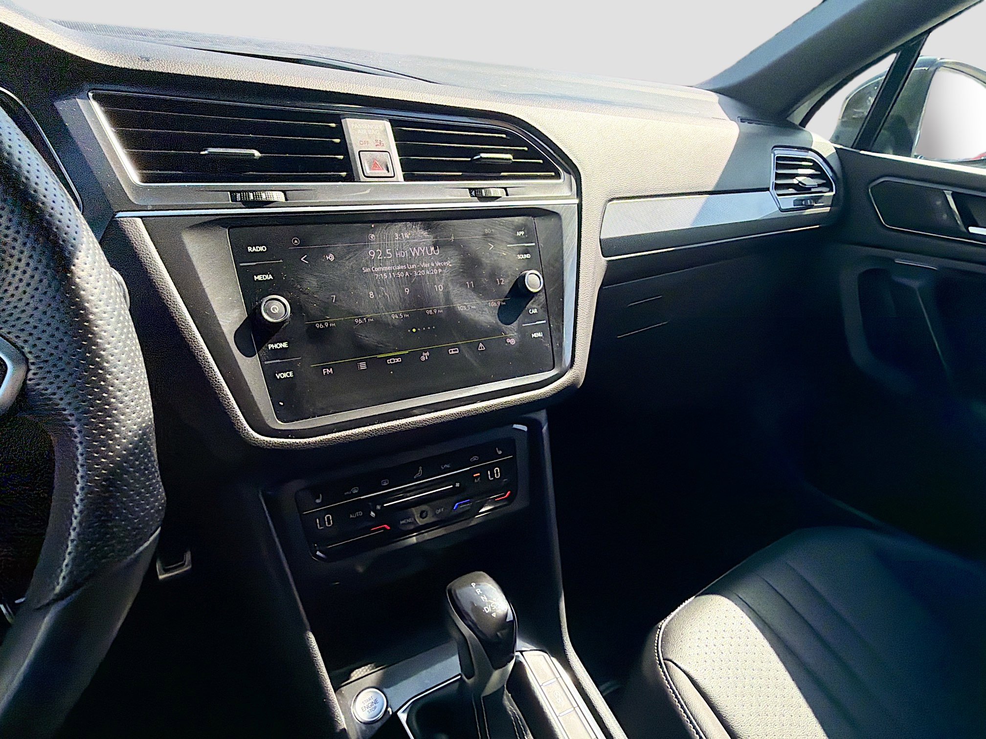 Used 2023 Volkswagen Tiguan SE R-Line image 27