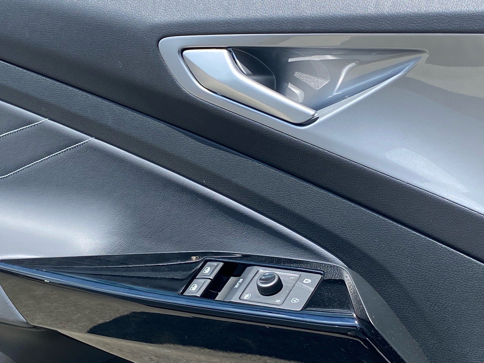 Certified 2024 Volkswagen ID.4 S RWD image 18