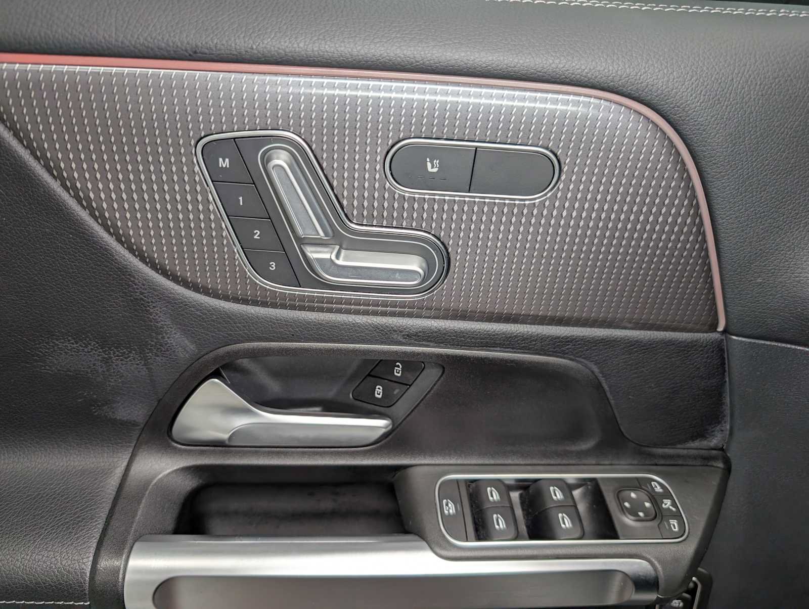 Used 2022 Mercedes-Benz GLB 250 4MATIC image 33