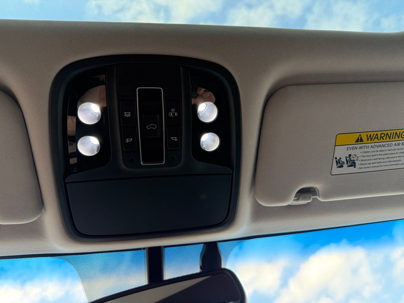 Used 2017 Kia Sorento SX image 21