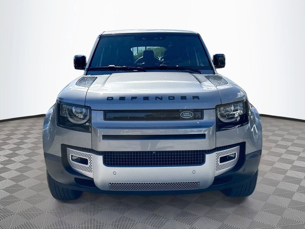 Used 2023 Land Rover Defender 130 SE image 2