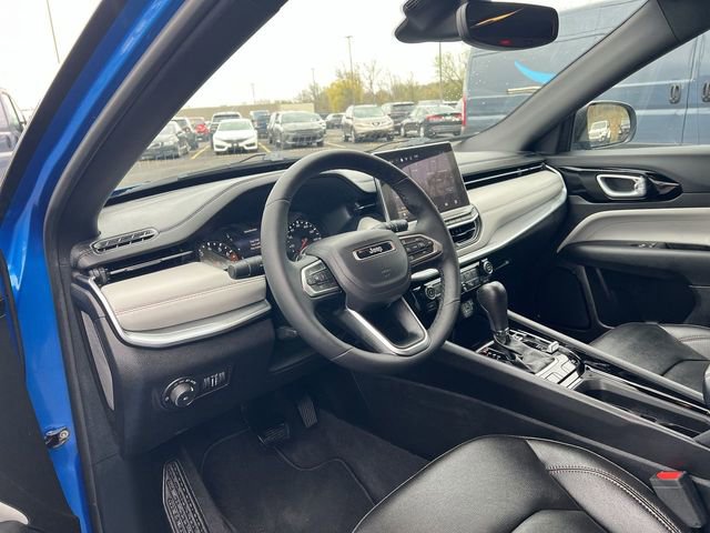 Used 2024 Jeep Compass Limited image 10
