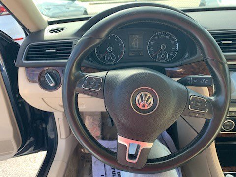 Used 2012 Volkswagen Passat 2.5 SEL Premium image 7