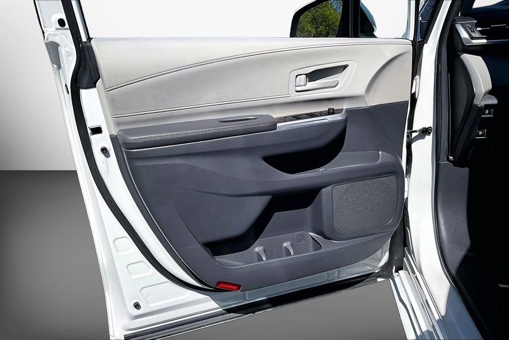 Used 2024 Toyota Sienna LE FWD image 19