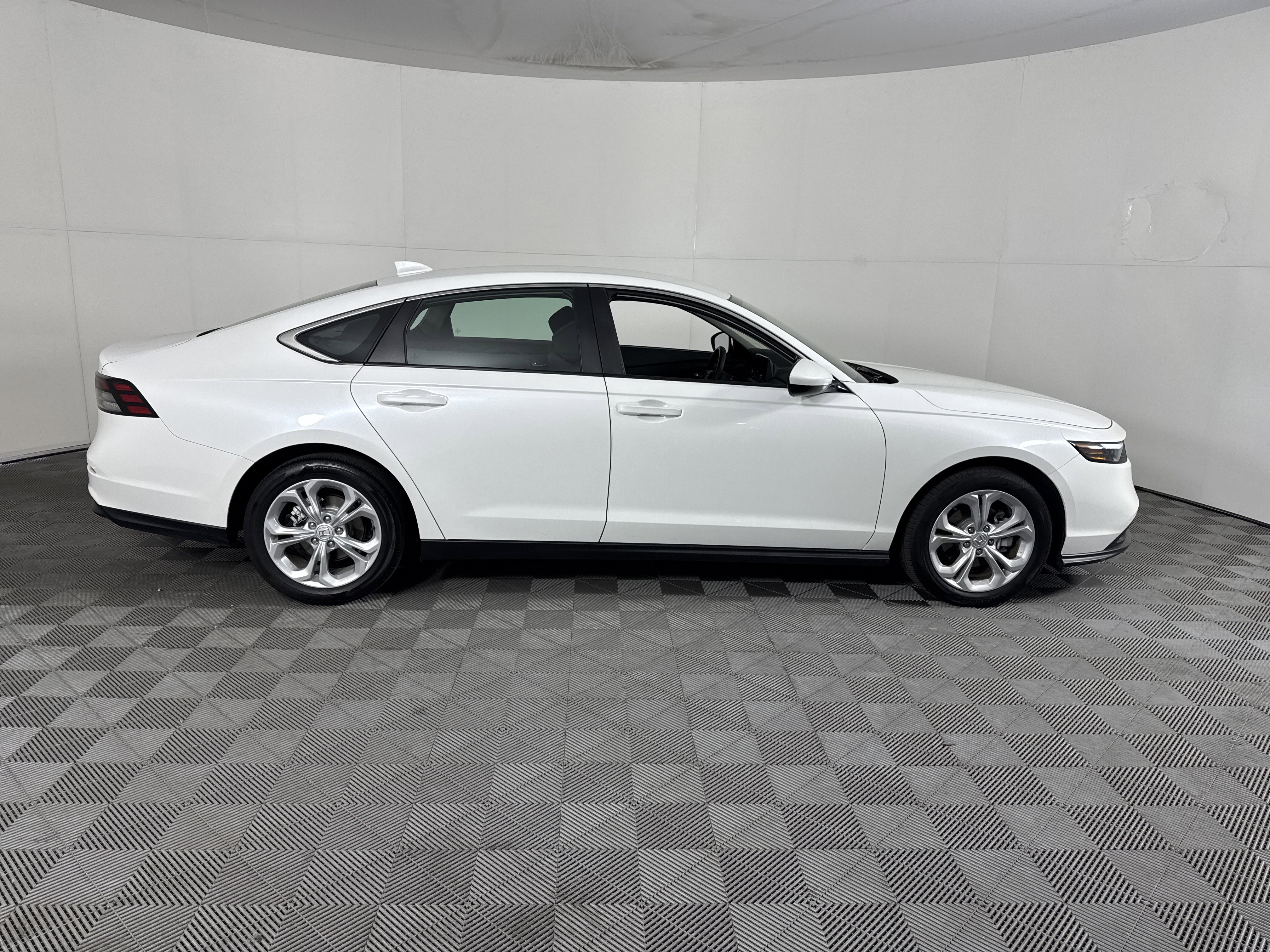 Certified 2024 Honda Accord LX image 3