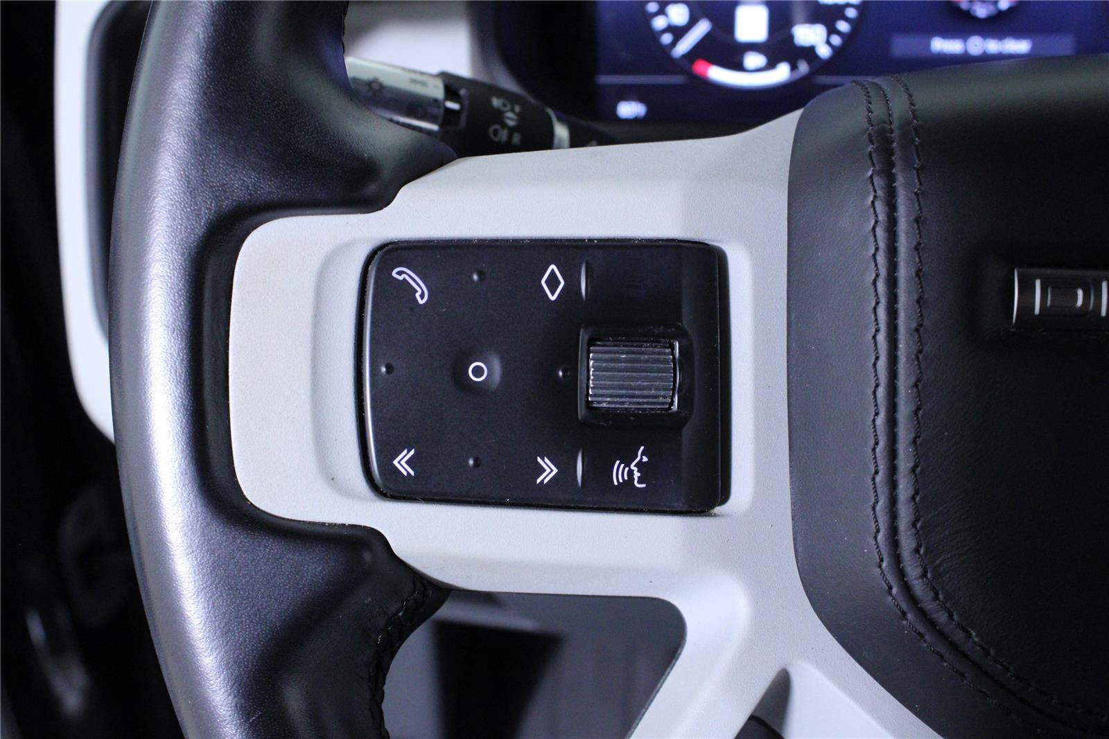 Used 2021 Land Rover Defender 110 X-Dynamic HSE AWD/4WD image 23
