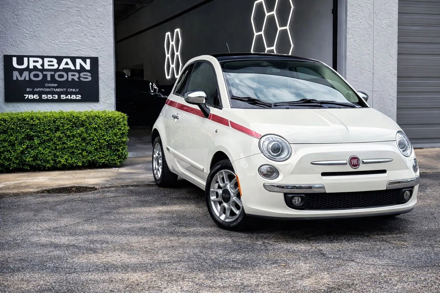 Used 2012 FIAT 500 Lounge w/ Pink Ribbon Special Edition image 1