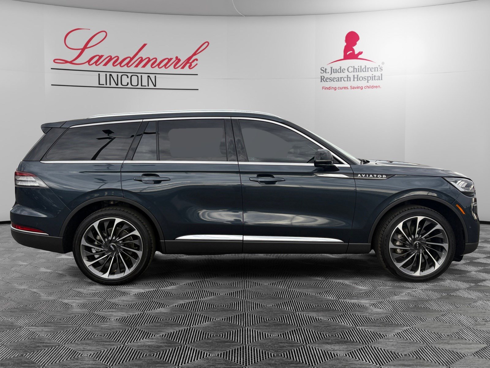 Certified 2021 Lincoln Aviator Reserve w/ Equipment Group 201A AWD/4WD image 6