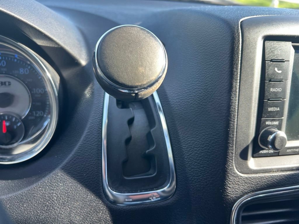 Used 2014 Chrysler Town & Country Touring-L FWD image 52