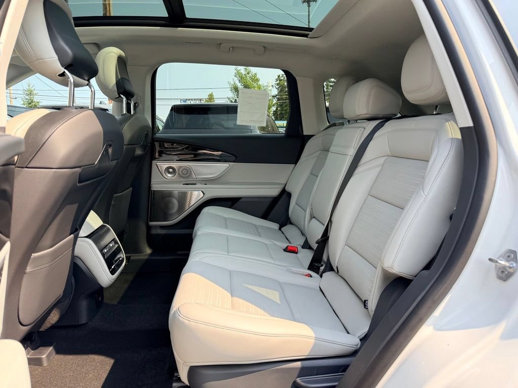 New 2026 Lincoln Nautilus Reserve AWD/4WD image 11