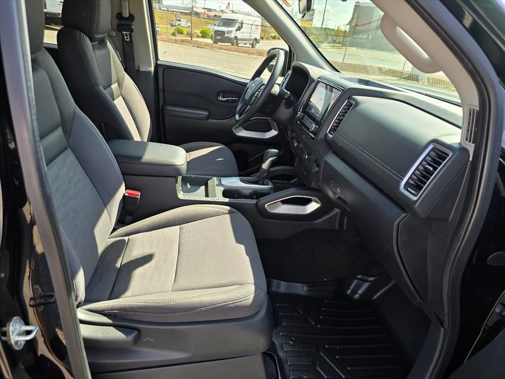 Used 2022 Nissan Frontier SV image 14