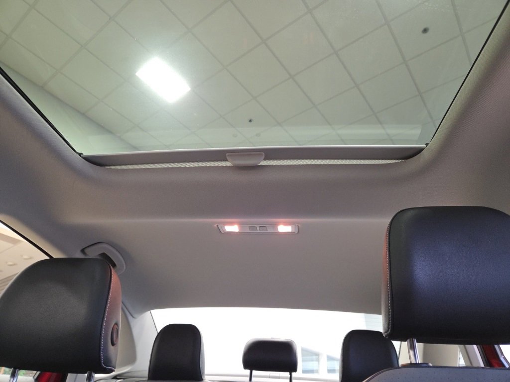 Used 2025 Volkswagen Jetta SE w/ Sunroof Package image 12