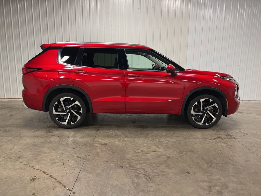 Used 2024 Mitsubishi Outlander SEL image 2