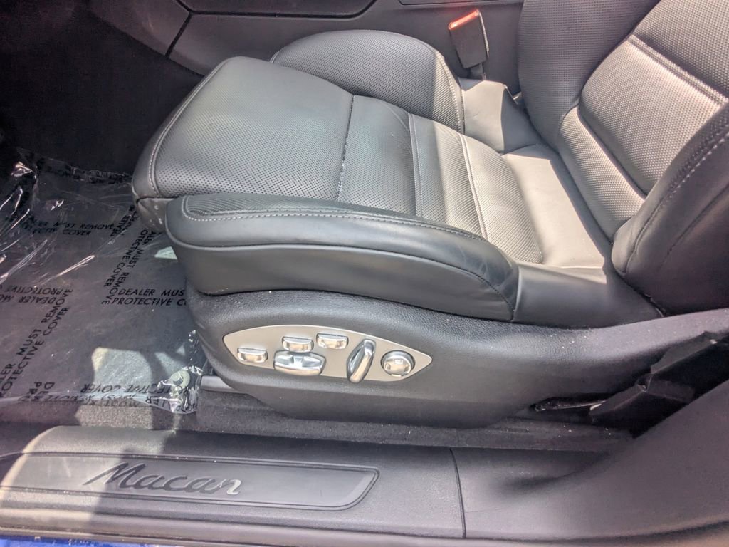 Used 2025 Porsche Macan AWD/4WD image 9