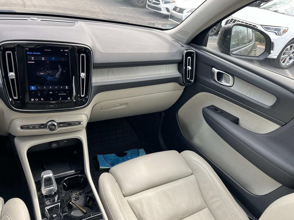 Used 2023 Volvo XC40 B4 Plus w/ Driver Assist Package image 15