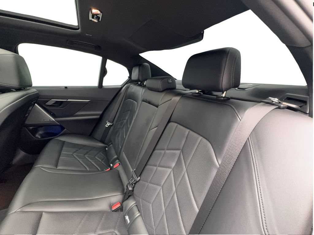 Used 2024 BMW i5 eDrive40i w/ Executive Package RWD image 23