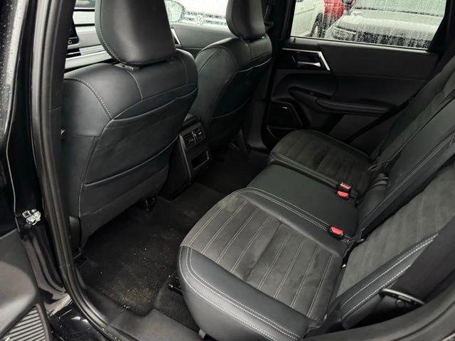 Used 2025 Mitsubishi Outlander SE image 20