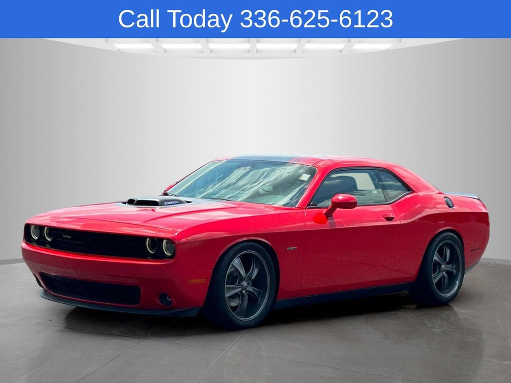 Used 2016 Dodge Challenger R/T RWD image 2