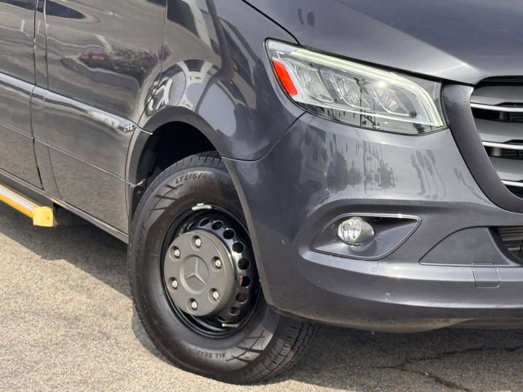 Used 2020 Mercedes-Benz Sprinter 4500 image 4