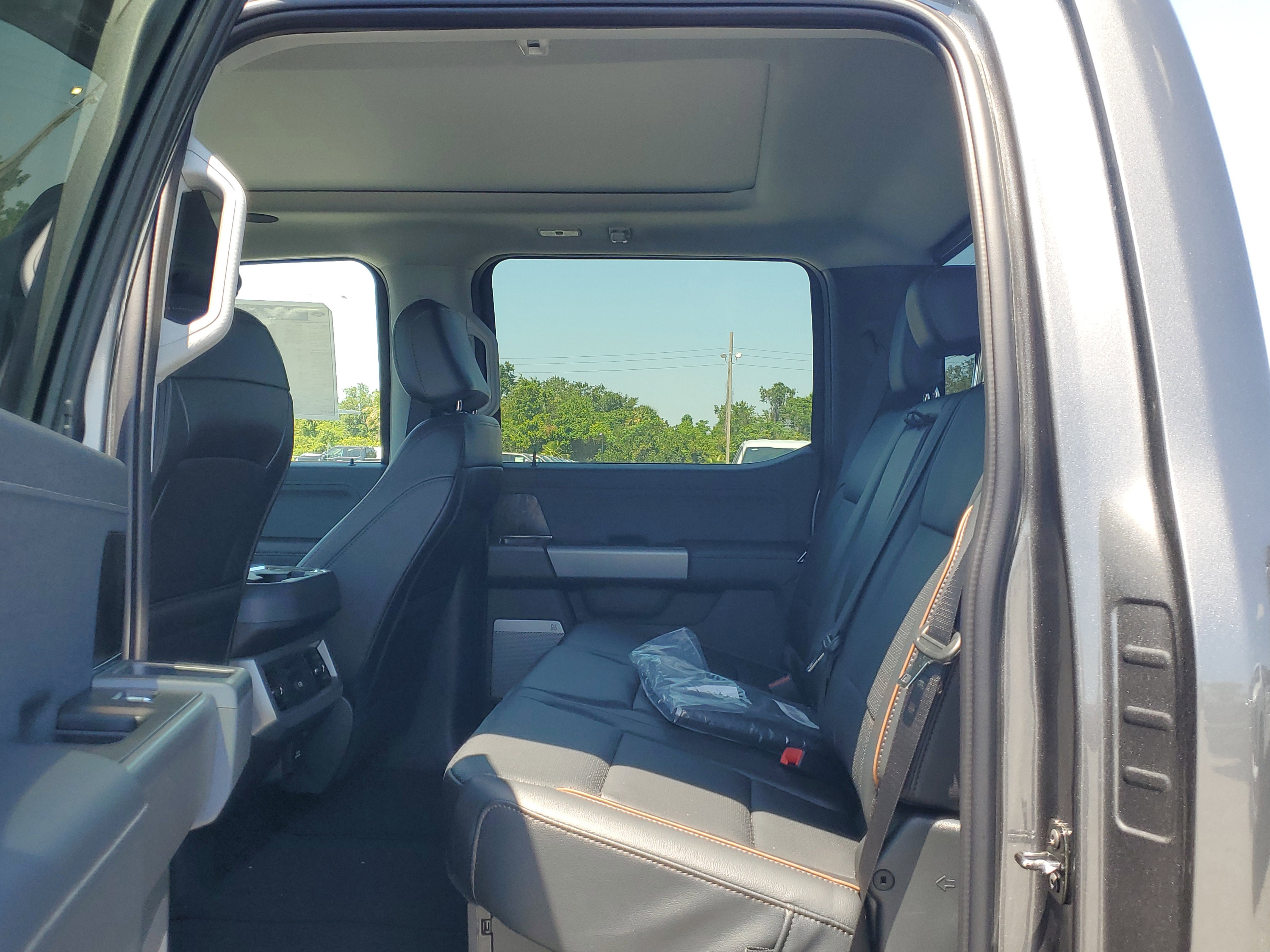 New 2025 Ford F250 Lariat w/ Lariat Ultimate Package image 10