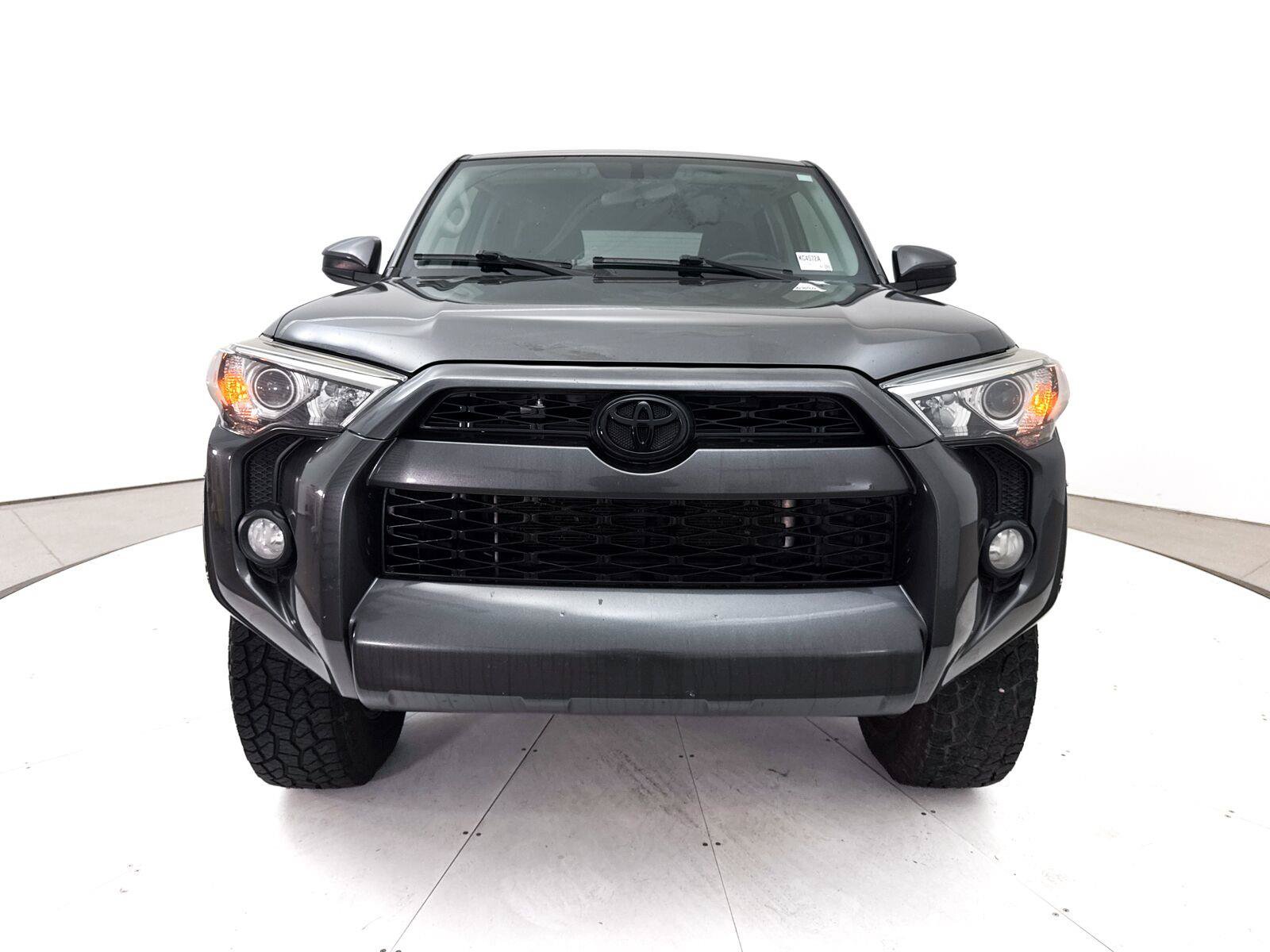 Used 2018 Toyota 4Runner SR5 AWD/4WD image 2