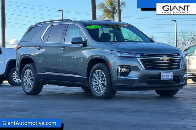 Used 2023 Chevrolet Traverse LT image 1