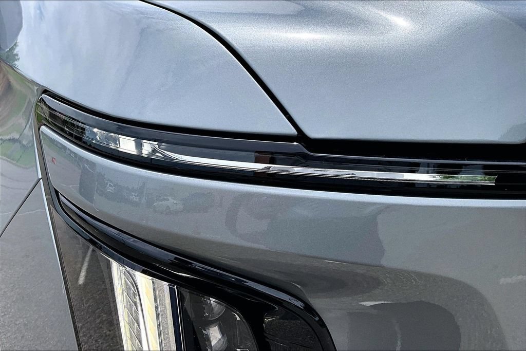 Certified 2025 Cadillac Escalade V AWD/4WD image 32