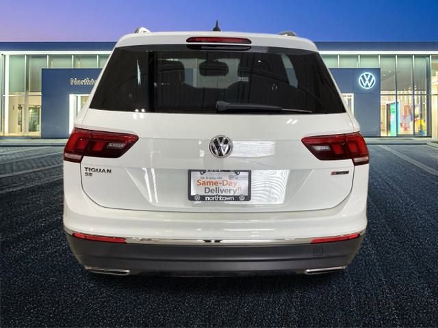 Used 2020 Volkswagen Tiguan SE w/ Panoramic Sunroof Package image 23