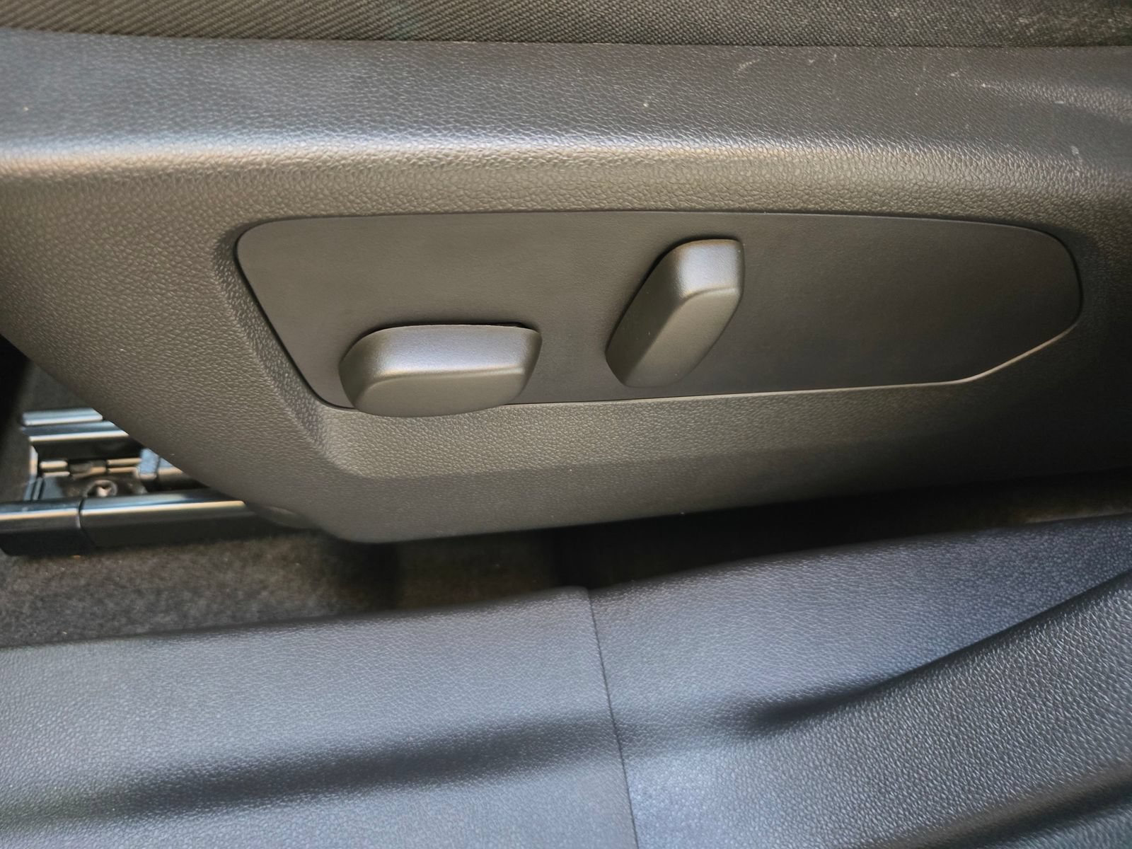 Used 2022 Buick Envision Essence w/ Technology Package II FWD image 23