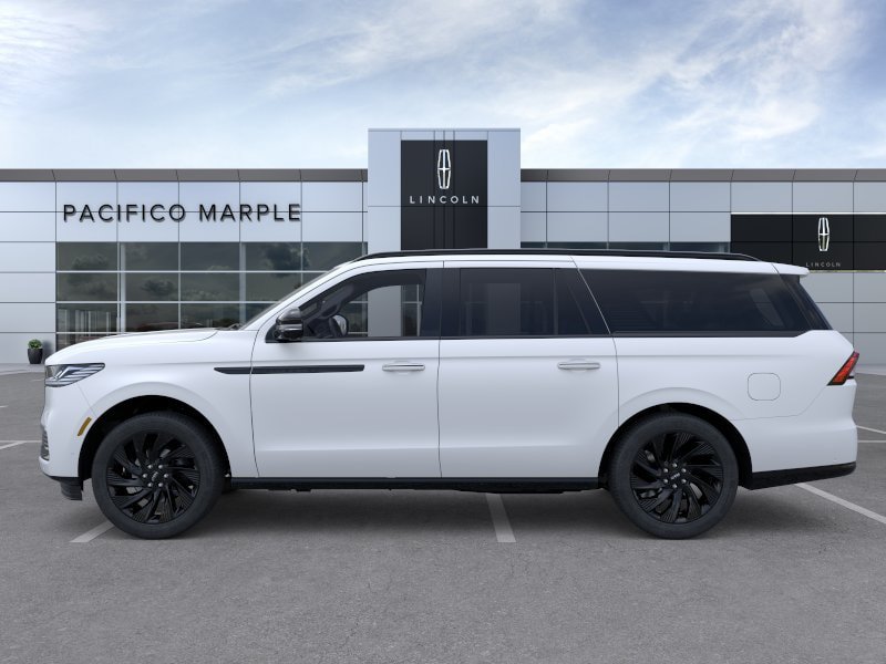 New 2026 Lincoln Navigator L Reserve w/ Jet Appearance Package AWD/4WD image 3
