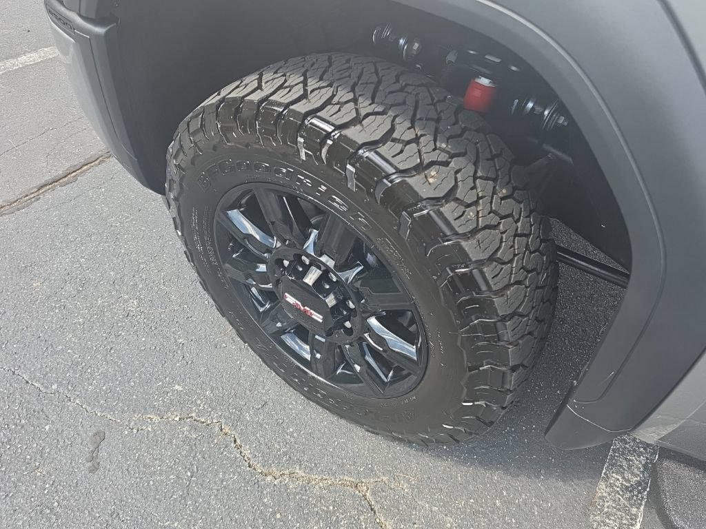 New 2026 GMC Sierra 2500 AT4 w/ LPO, Black Badging Package AWD/4WD image 9