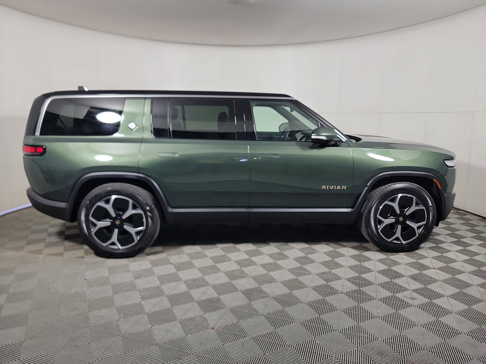 Used 2024 Rivian R1S Adventure AWD/4WD image 6