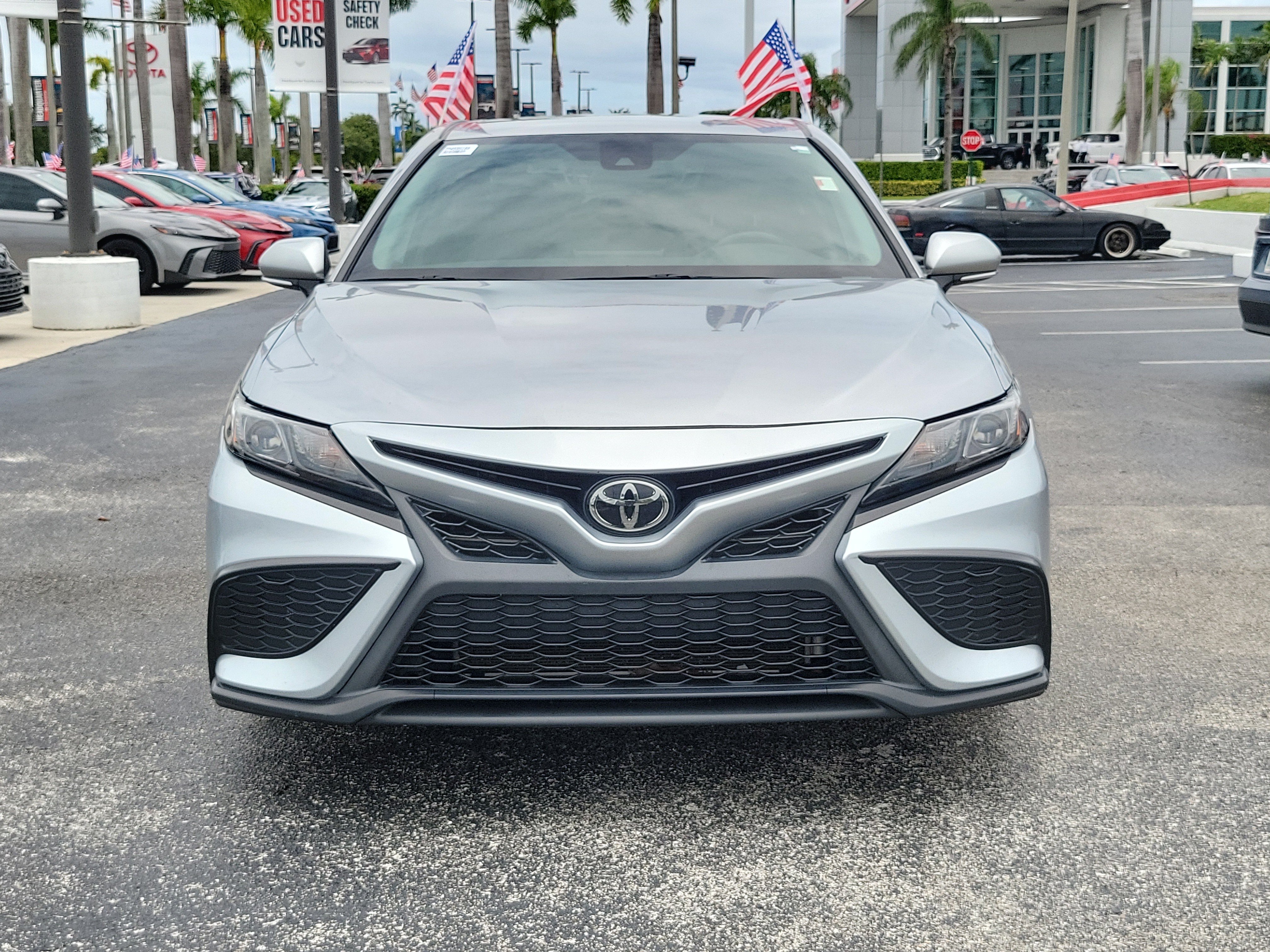 Used 2022 Toyota Camry SE FWD image 4