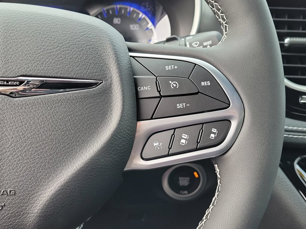 New 2026 Chrysler Pacifica Select FWD image 27