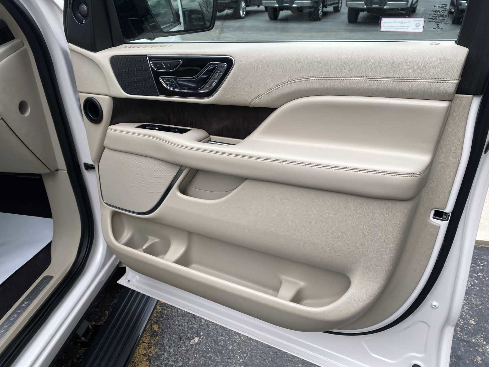 Used 2018 Lincoln Navigator L Reserve w/ Technology Package image 46