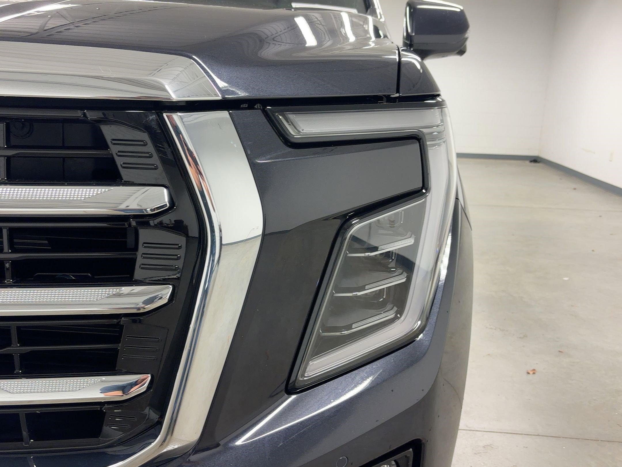 Used 2025 GMC Yukon Elevation image 9