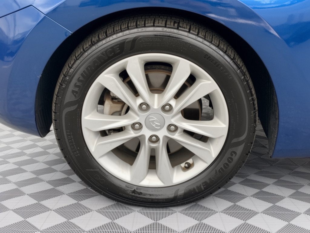 Used 2013 Hyundai Elantra GT FWD image 13