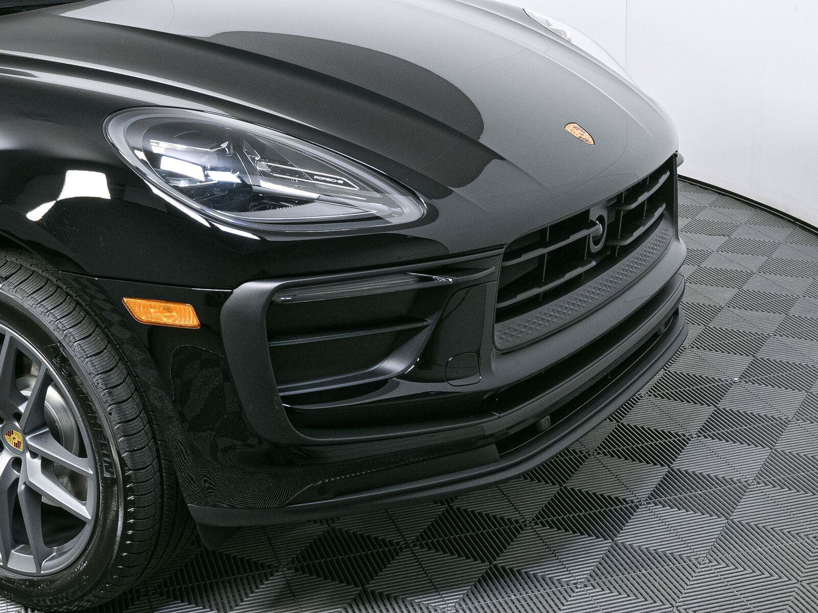 New 2026 Porsche Macan Turbo AWD/4WD image 36