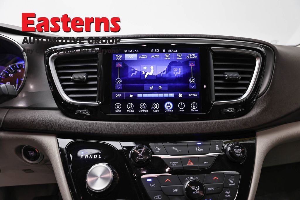 Used 2017 Chrysler Pacifica Touring-L Plus w/ Advanced Safetytec Group FWD image 12