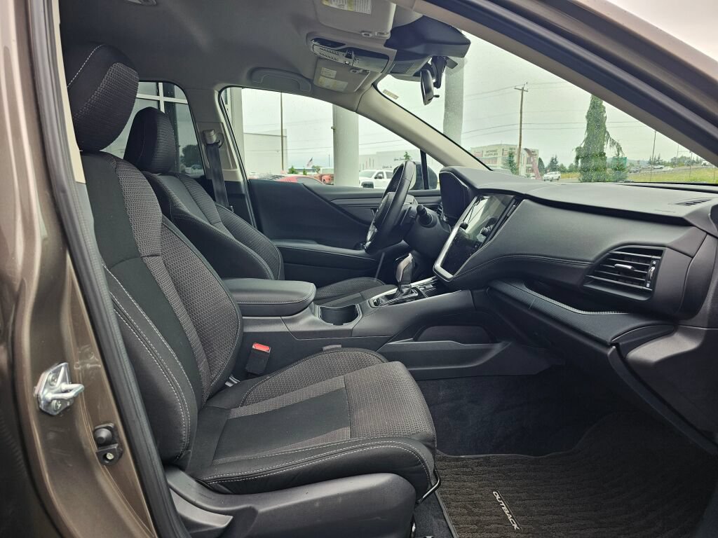 Used 2024 Subaru Outback Premium AWD/4WD image 11