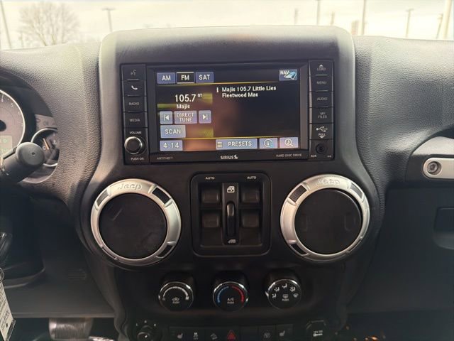 Used 2017 Jeep Wrangler Unlimited Sahara w/ Connectivity Group image 20