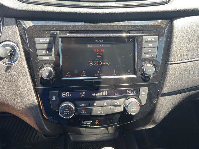 Used 2020 Nissan Rogue SV FWD image 17